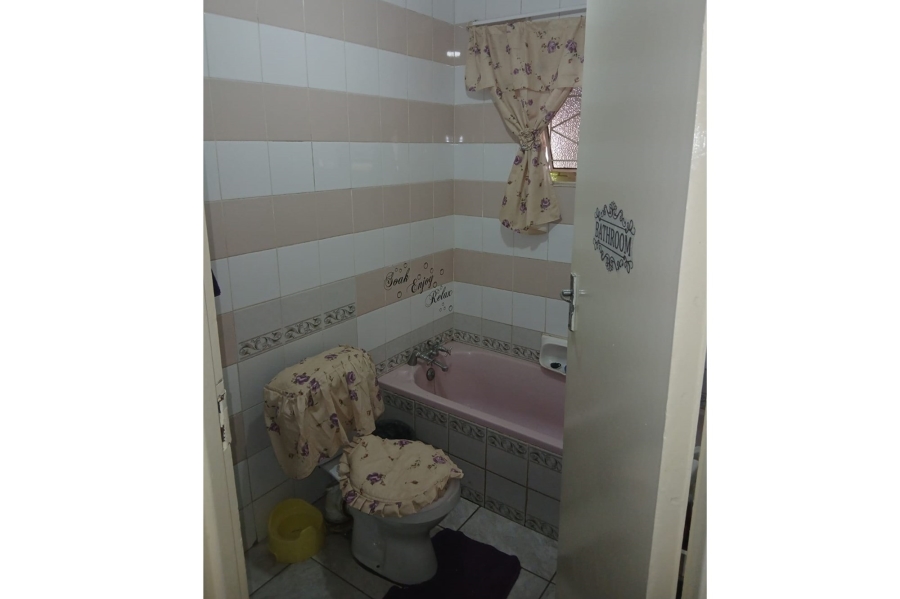 4 Bedroom Property for Sale in Hillcrest Western Cape
